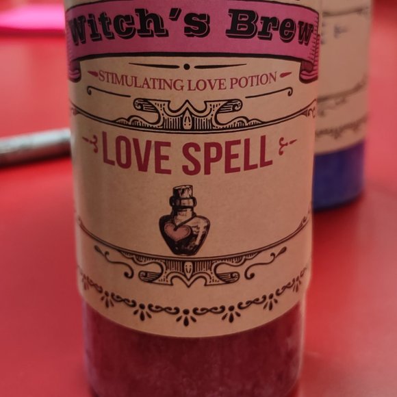 CANDLE - LIMITED EDITION - Witches Brew Halloween Candles - LOVE SPELL - Picture 1 of 3